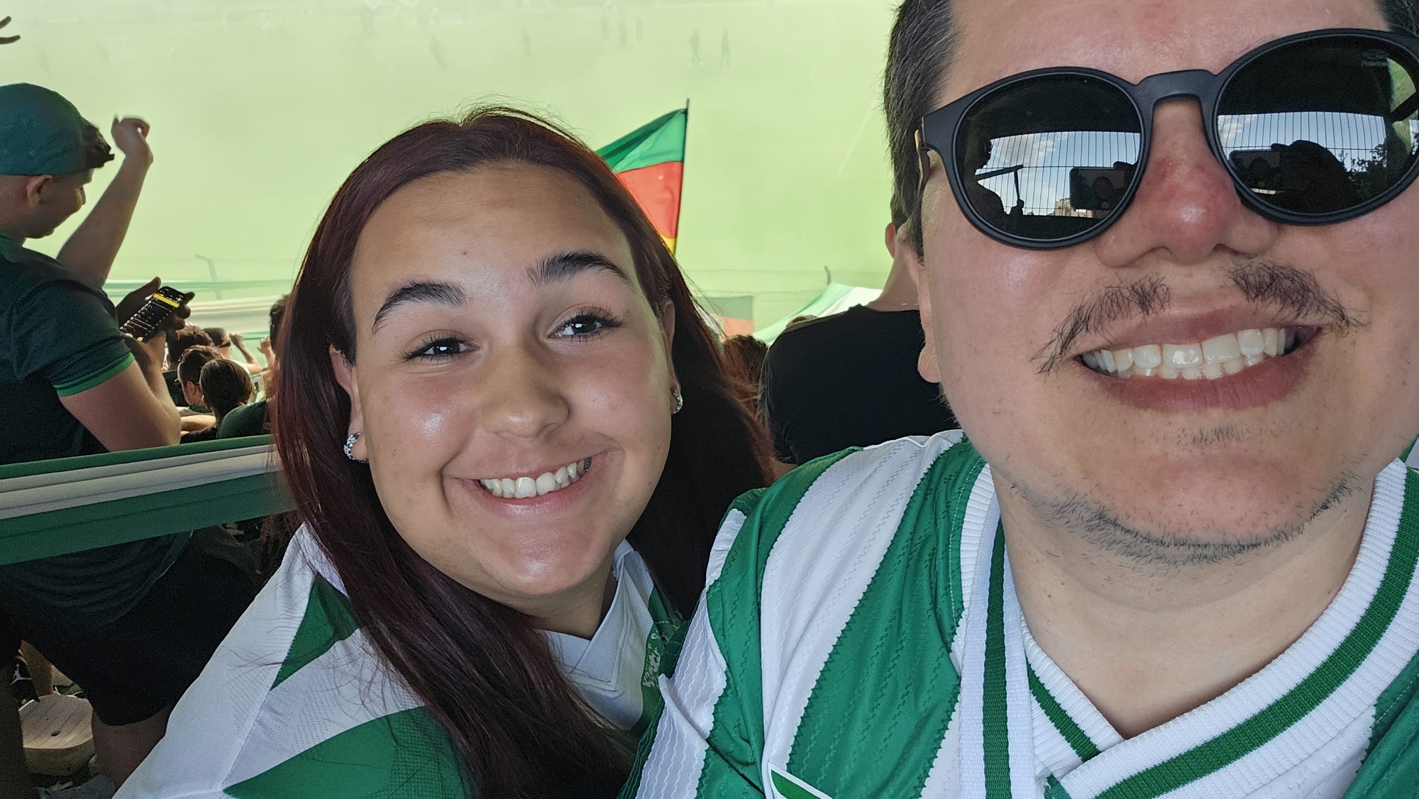 Igor e Ketheleen juntos na arquibancada
